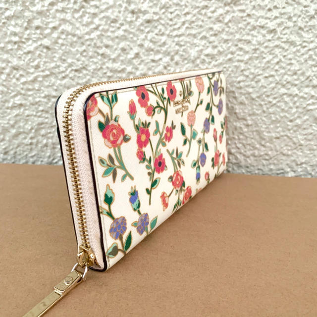 kate spade new york(ケイトスペードニューヨーク)のkate spade 長財布 フラワー 限定 完売 お花  レディースのファッション小物(財布)の商品写真