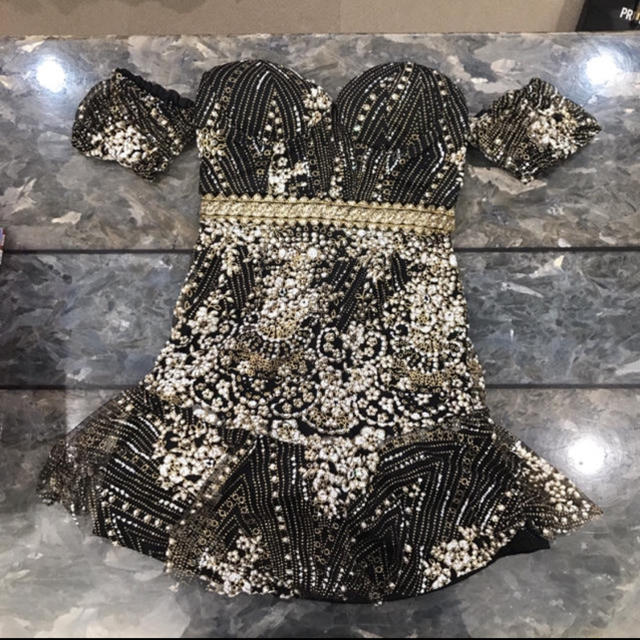 BCBGMAXAZRIA(ビーシービージーマックスアズリア)のWhite fox boutique sequin mini dress   レディースのワンピース(ミニワンピース)の商品写真