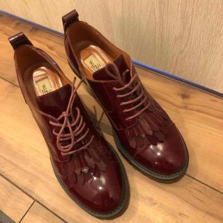 ヴァレンティノガラヴァーニ(valentino garavani)の美品！ヴァレンティノ　革靴　レディース(ローファー/革靴)