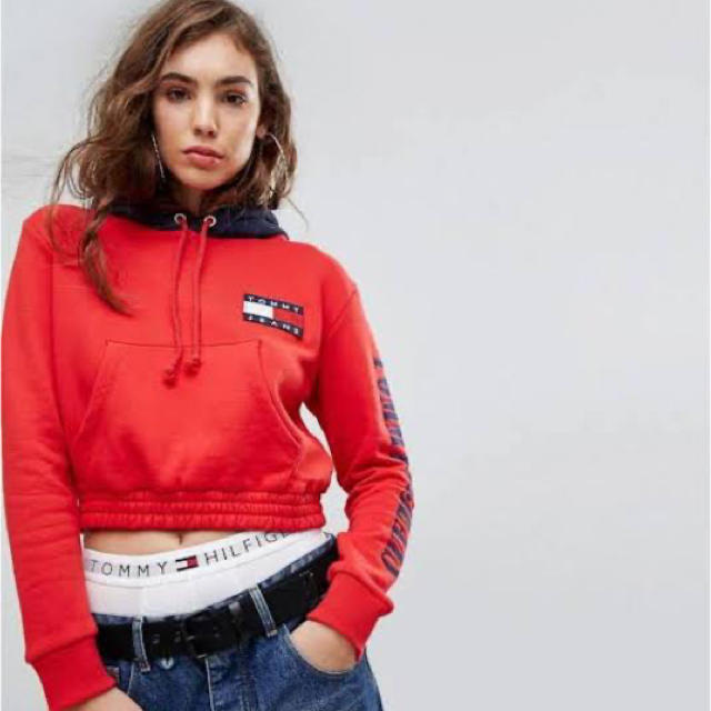 TOMMY HILFIGER(トミーヒルフィガー)のTommyショート丈パーカー レディースのトップス(パーカー)の商品写真