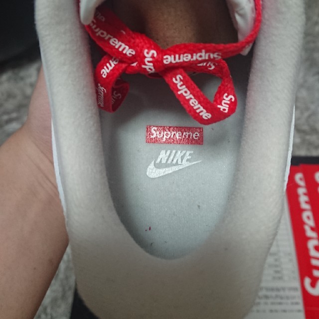 Supreme(シュプリーム)のNIKE supreme air force 1 27cm わいさん専用 メンズの靴/シューズ(スニーカー)の商品写真