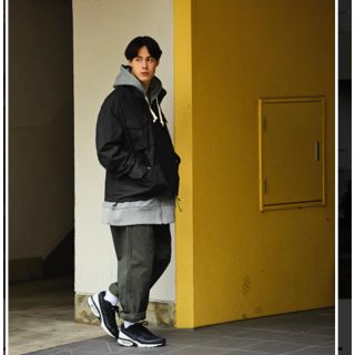 イズネス(is-ness)の即完売　is-ness  イズネス  WIDE CHINO PANTS カーキ(チノパン)