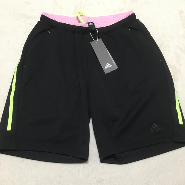 adidas(アディダス)の新品　アディダス　ハーフパンツ  ショートパンツ　レディース　ブラック　黒　S レディースのパンツ(ハーフパンツ)の商品写真