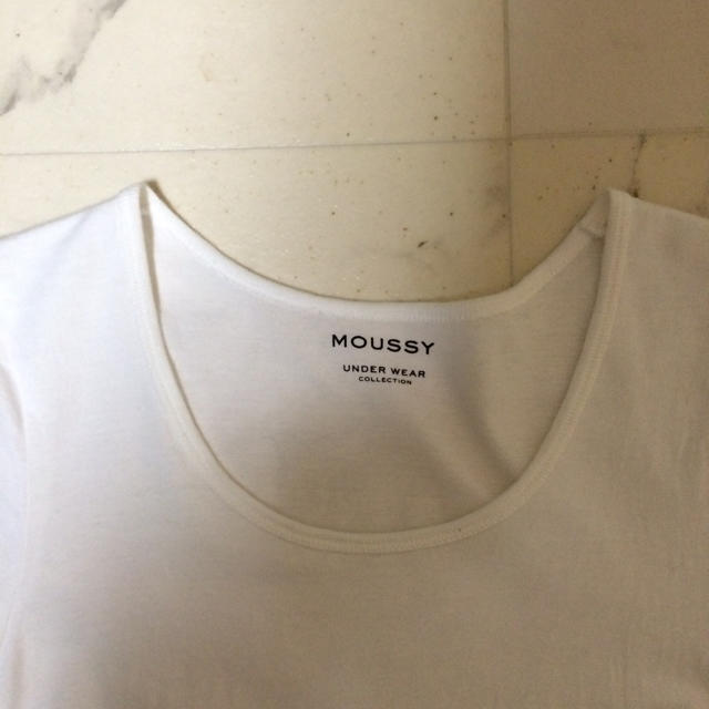 moussy(マウジー)のマウジー Tシャツ レディースのトップス(Tシャツ(半袖/袖なし))の商品写真
