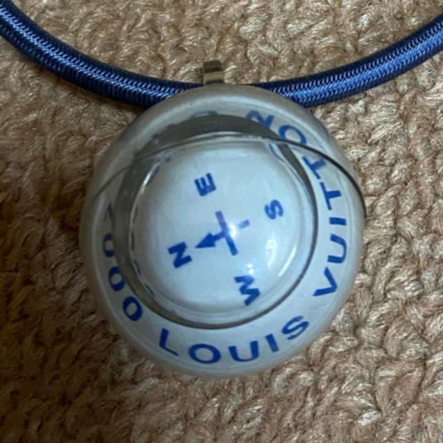 LOUIS VUITTON(ルイヴィトン)のルイヴィトン  コンパス　ネックレス　方位磁石 メンズのファッション小物(その他)の商品写真