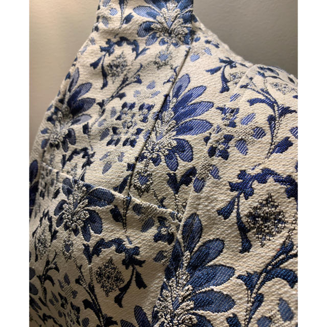 TOPSHOP(トップショップ)の《ご成約》イギリス ジャカード織りの煌めくブルーボタニカル コクーンミニスカート レディースのスカート(ミニスカート)の商品写真