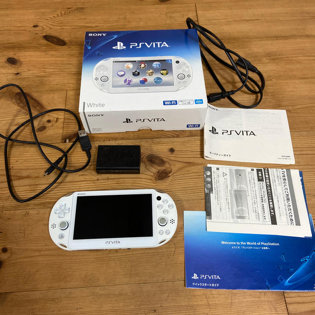 PlayStation Vita(プレイステーションヴィータ)のSONY PlayStationVITA 本体  PCH-2000 ZA12 エンタメ/ホビーのゲームソフト/ゲーム機本体(携帯用ゲーム機本体)の商品写真