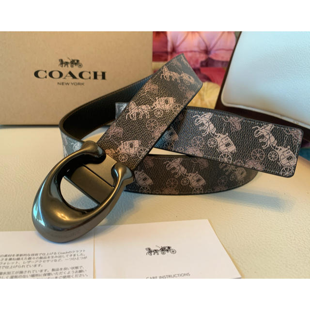 期間限定値下げ♪COACHCロゴバックルリバーシブルベルト馬車ロゴ柄プリント