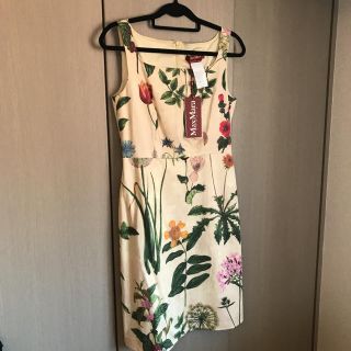 ドルチェアンドガッバーナ(DOLCE&GABBANA)の花柄ワンピース　マックスマーラ  コットン　フラワープリント(ひざ丈ワンピース)