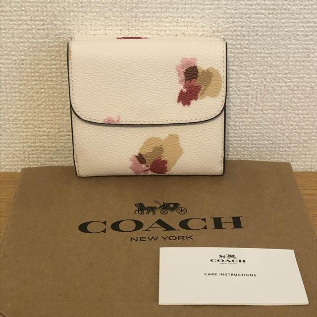 COACH(コーチ)のcoach⭐︎三つ折り財布フローラル レディースのファッション小物(財布)の商品写真