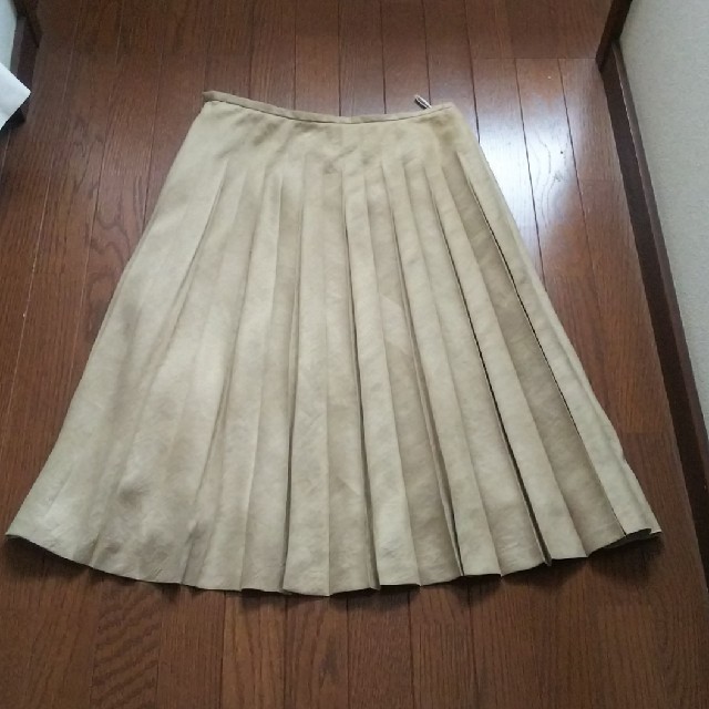 ICB(アイシービー)のｉC B ミディアム丈 綺麗め セレブ感 ソフトプリーツスカート レディースのスカート(ひざ丈スカート)の商品写真