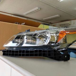 ホンダ(ホンダ)の超美品 点灯OK ホンダ HID 左 キセノン ヘッドライト ストリーム RN8(車種別パーツ)