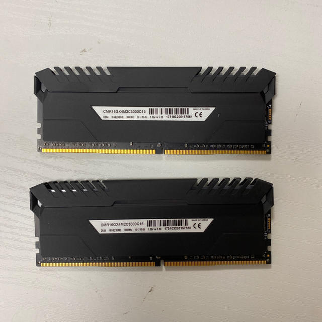 DDR4 RGB デスクトップ メモリ 3000MHz 8x2 16GBの通販 by すぐ購入可能、質問相談可能｜ラクマ