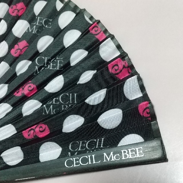 CECIL McBEE(セシルマクビー)のｾｼﾙ 扇子 ｹｰｽ付き レディースの水着/浴衣(和装小物)の商品写真