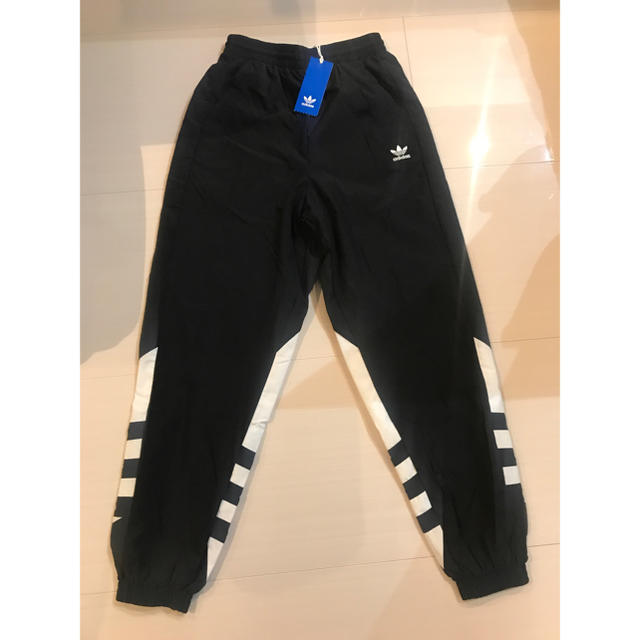 adidas(アディダス)のアディダス  オリジナルス レディース トラックパンツ　新品　黒　M レディースのパンツ(その他)の商品写真