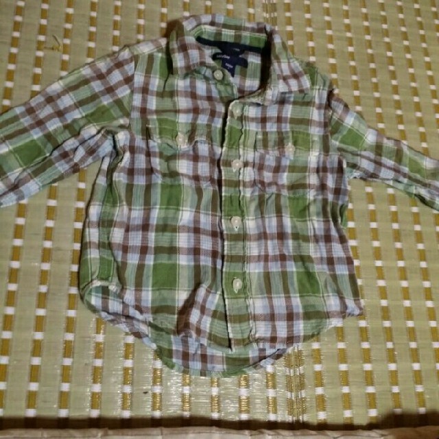 GAP(ギャップ)のGAPシャツsize95 キッズ/ベビー/マタニティのキッズ服男の子用(90cm~)(Tシャツ/カットソー)の商品写真