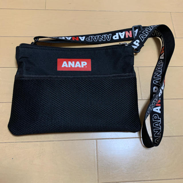 ANAP(アナップ)のANAP  アナップ　　サコッシュ　　美品 レディースのバッグ(ショルダーバッグ)の商品写真