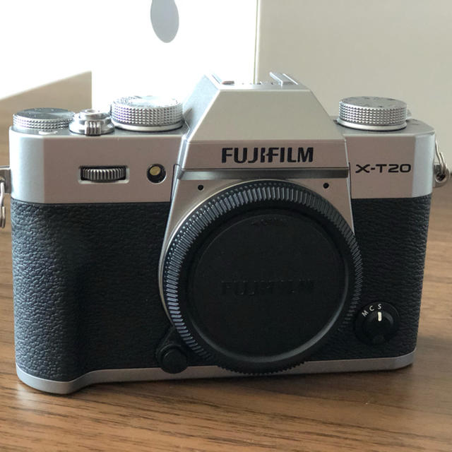 富士フイルム(フジフイルム)のFUJIFILM X-T20 査定ランクAB スマホ/家電/カメラのカメラ(ミラーレス一眼)の商品写真