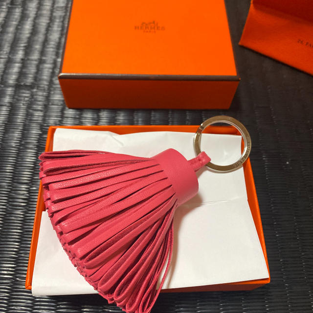 ローズアザレ付属品HERMES エルメス　Carmen pompom keyholder