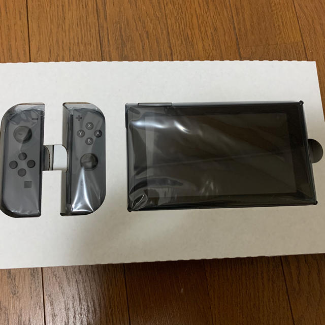 【新品】新型モデル Nintendo Switch エンタメ/ホビーのゲームソフト/ゲーム機本体(家庭用ゲーム機本体)の商品写真