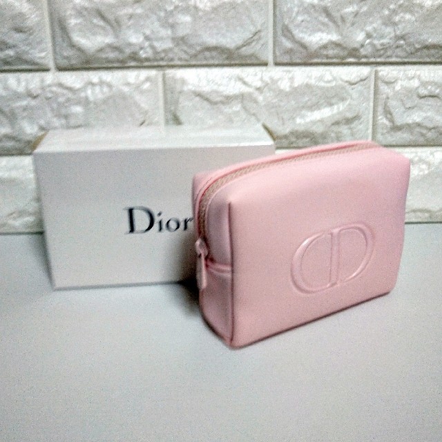 Dior(ディオール)のDiorノベルティポーチ2020新品未使用品♡ エンタメ/ホビーのコレクション(ノベルティグッズ)の商品写真