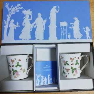 ウェッジウッド(WEDGWOOD)の！！みちゃん様専用！！未使用　ウェッジウッド　マグカップ　2セット　ストロベリー(グラス/カップ)