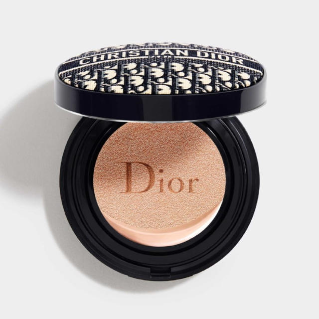 Dior(ディオール)の新品Diorクッション0N、限定チャーム コスメ/美容のベースメイク/化粧品(ファンデーション)の商品写真