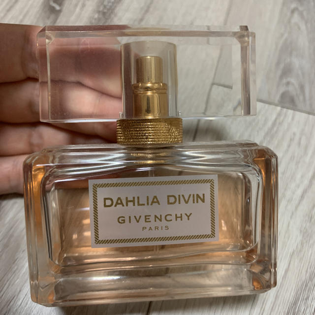 GIVENCHY(ジバンシィ)のジバンシー　DAHIA DVIN 50ml コスメ/美容の香水(香水(女性用))の商品写真