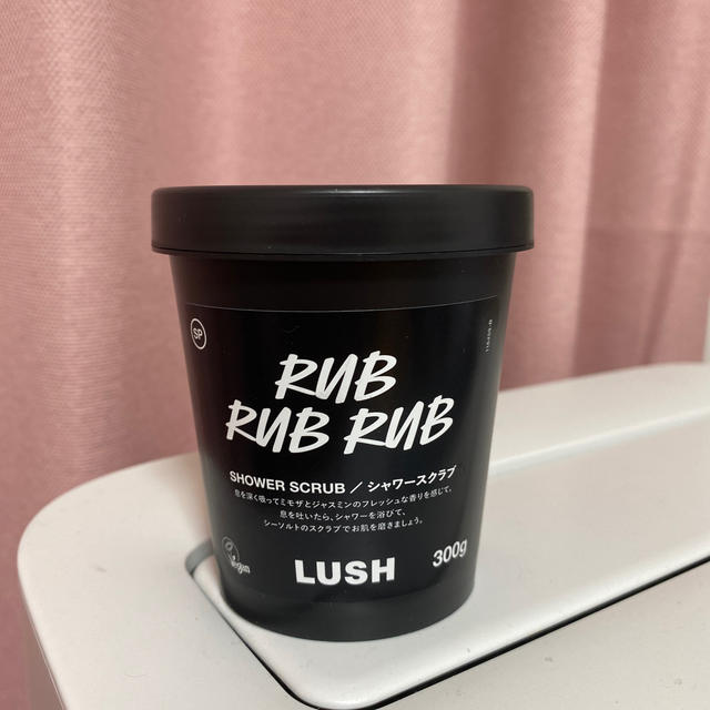 LUSH(ラッシュ)のLUSH シャワースクラブ　300グラム コスメ/美容のボディケア(ボディスクラブ)の商品写真