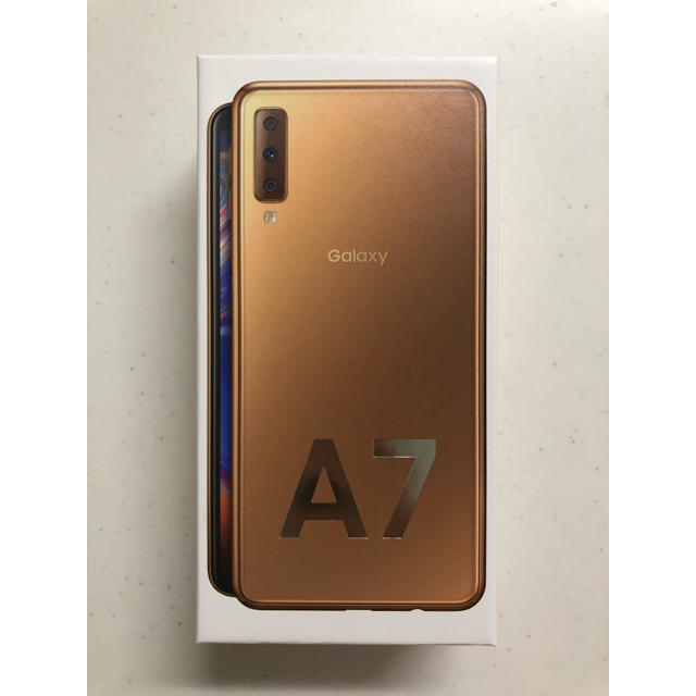 Galaxy(ギャラクシー)のGalaxy A7 64GB ゴールド スマホ/家電/カメラのスマートフォン/携帯電話(スマートフォン本体)の商品写真