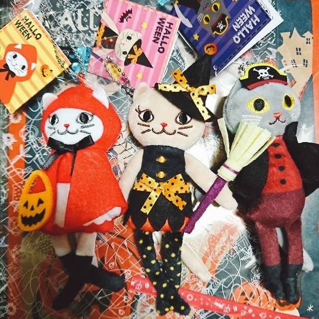 KALDI(カルディ)のカルディ ハロウィン くたくたネコちゃん 3種セット レディースのファッション小物(キーホルダー)の商品写真