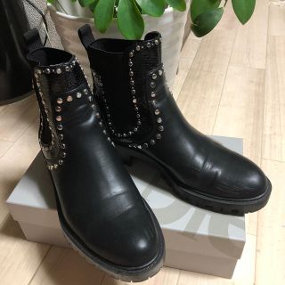 ザラ(ZARA)のZARA スタッズブーツ👢 38size(ブーツ)