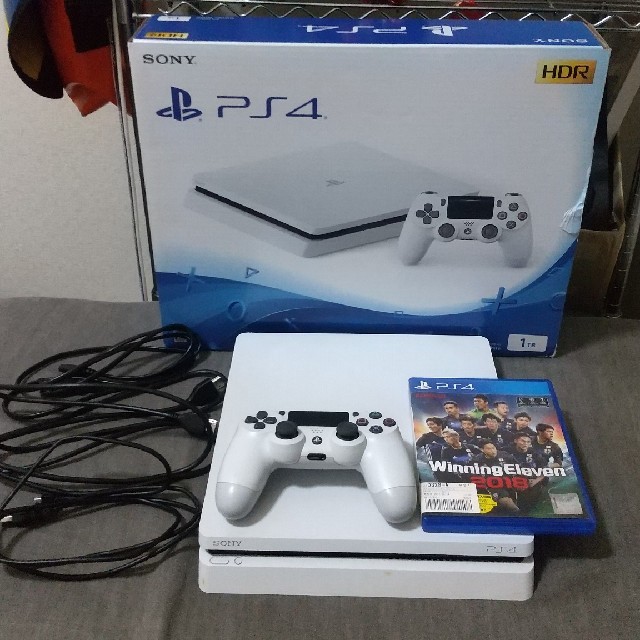 PlayStation4(プレイステーション4)のSONY PlayStation4 1TB本体 CUH-2100BB02 エンタメ/ホビーのゲームソフト/ゲーム機本体(家庭用ゲーム機本体)の商品写真