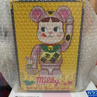 メディコムトイ(MEDICOM TOY)のBE@RBRICK 招き猫 ペコちゃん 桃金メッキ 100％ ＆ 400％　2つ(その他)