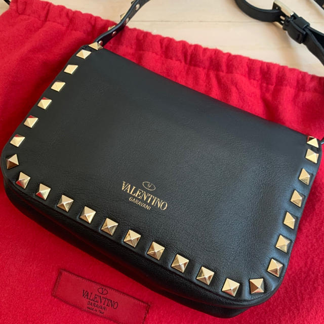 VALENTINO(ヴァレンティノ)のショコラ様専用✨Valentinoヴァレンチノロックスタッズポシェットブラック レディースのバッグ(ショルダーバッグ)の商品写真