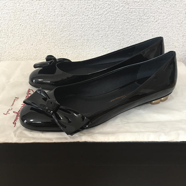 Salvatore Ferragamo エナメルリボンパンプス約245cmワイズ