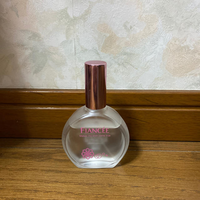 FIANCEE(フィアンセ)のフィアンセ　パルファンドトワレ　ピュアシャンプー コスメ/美容の香水(香水(女性用))の商品写真