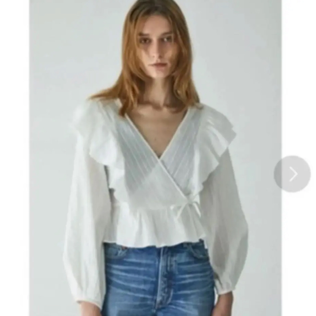 moussy(マウジー)のCROSSOVER RUFFLE ブラウス  moussy マウジー レディースのトップス(シャツ/ブラウス(長袖/七分))の商品写真