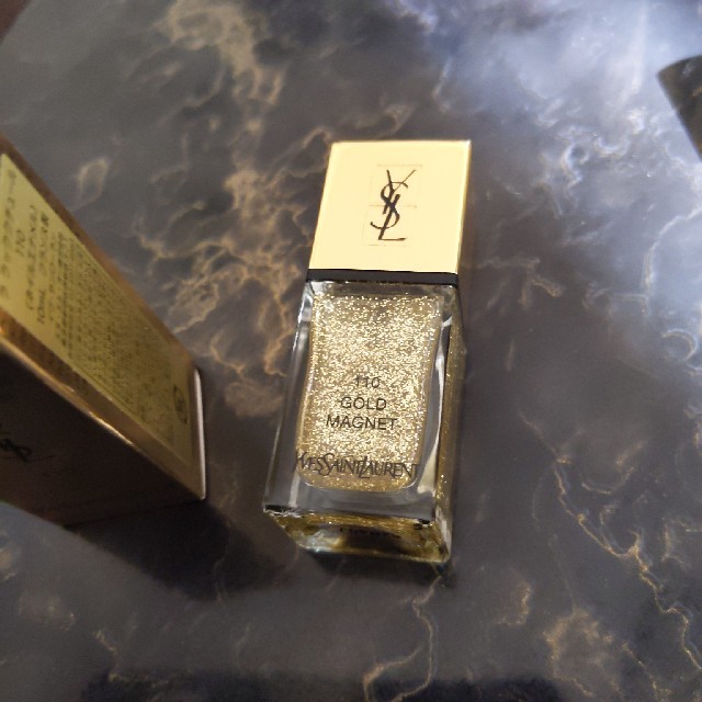 Yves Saint Laurent Beaute(イヴサンローランボーテ)のYSL ラ ラック クチュール 110ゴールドマグネット コスメ/美容のネイル(マニキュア)の商品写真