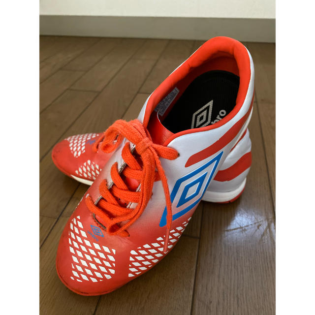 UMBRO(アンブロ)の【美品】アンブロ umbro 22.5  キッズ/ベビー/マタニティのキッズ靴/シューズ(15cm~)(スニーカー)の商品写真