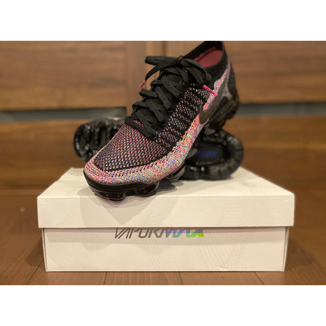 NIKE(ナイキ)のナイキ エアヴェイパーマックス2 ブラック マルチカラー メンズの靴/シューズ(スニーカー)の商品写真