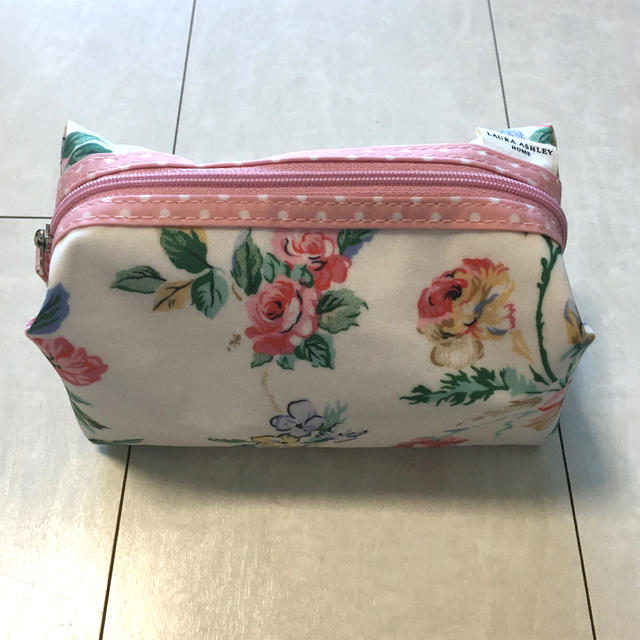 LAURA ASHLEY(ローラアシュレイ)の三毛猫様専用【未使用】ローラアシュレイ ポーチ レディースのファッション小物(ポーチ)の商品写真