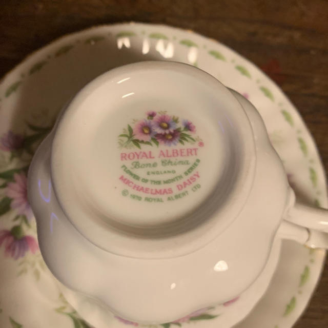 ROYAL ALBERT(ロイヤルアルバート)のロイヤルアルバートSeptember カップ&ソーサー新品 インテリア/住まい/日用品のキッチン/食器(グラス/カップ)の商品写真