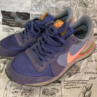 ナイキ(NIKE)の再値下げ！((ナイキ))カラフルランニングシューズ(スニーカー)