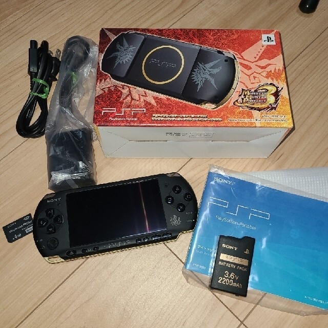 PlayStation Portable - 【箱/説明書あり/画面傷なし+メモステ付】PSP