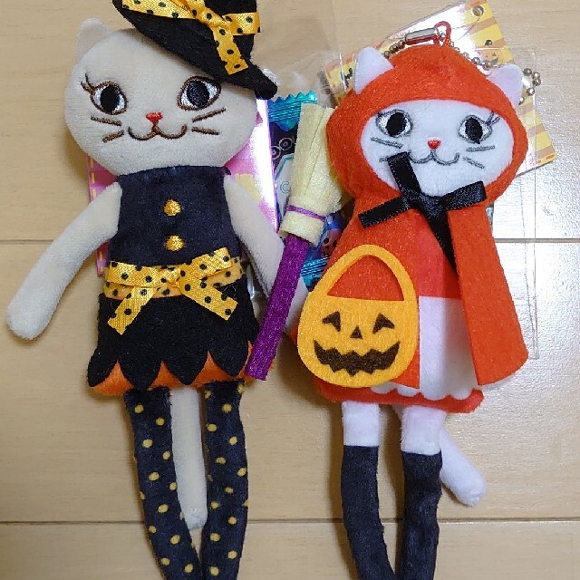 KALDI(カルディ)の♡2点♡ KALDI カルディ ハロウィン 魔女ちゃん・赤ずきんちゃん レディースのファッション小物(キーホルダー)の商品写真