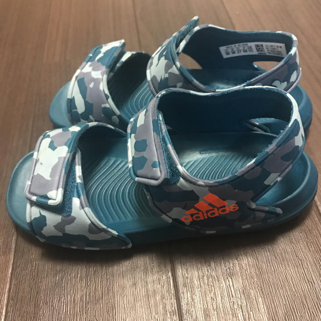 adidas(アディダス)のadidas キッズサンダル キッズ/ベビー/マタニティのキッズ靴/シューズ(15cm~)(サンダル)の商品写真