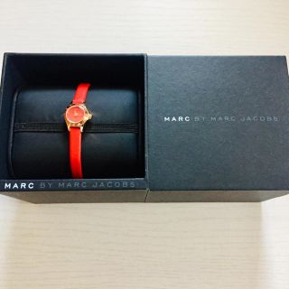 マークバイマークジェイコブス(MARC BY MARC JACOBS)のマーク腕時計　赤　(腕時計)