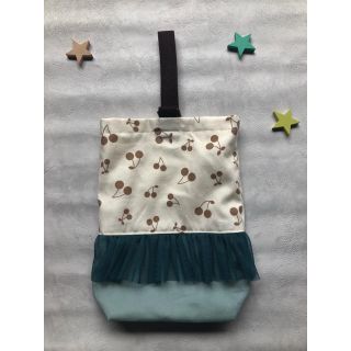 メゾンドフルール(Maison de FLEUR)の【handmade】フリル　シューズバッグ 上靴入れ さくらんぼ(外出用品)