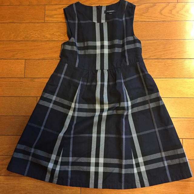 BURBERRY(バーバリー)のバーバリー ネイビーチェックワンピース 130センチ キッズ/ベビー/マタニティのキッズ服女の子用(90cm~)(ワンピース)の商品写真